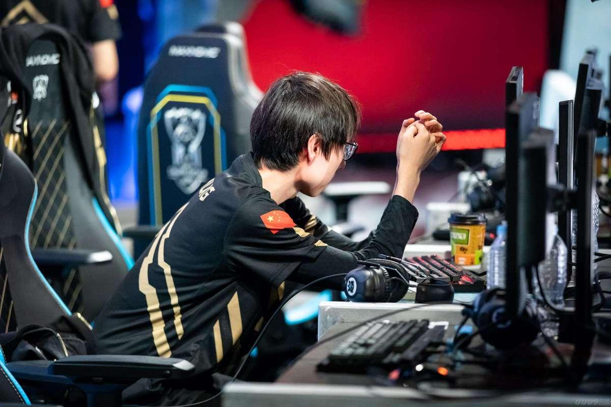 G2绝杀RNG,Caps极限生还后反打激烈交锋小组赛,让粉丝疯狂欢呼 G2绝杀RNG,Caps极限生还后反打激烈交锋小组赛,让粉丝疯狂欢呼