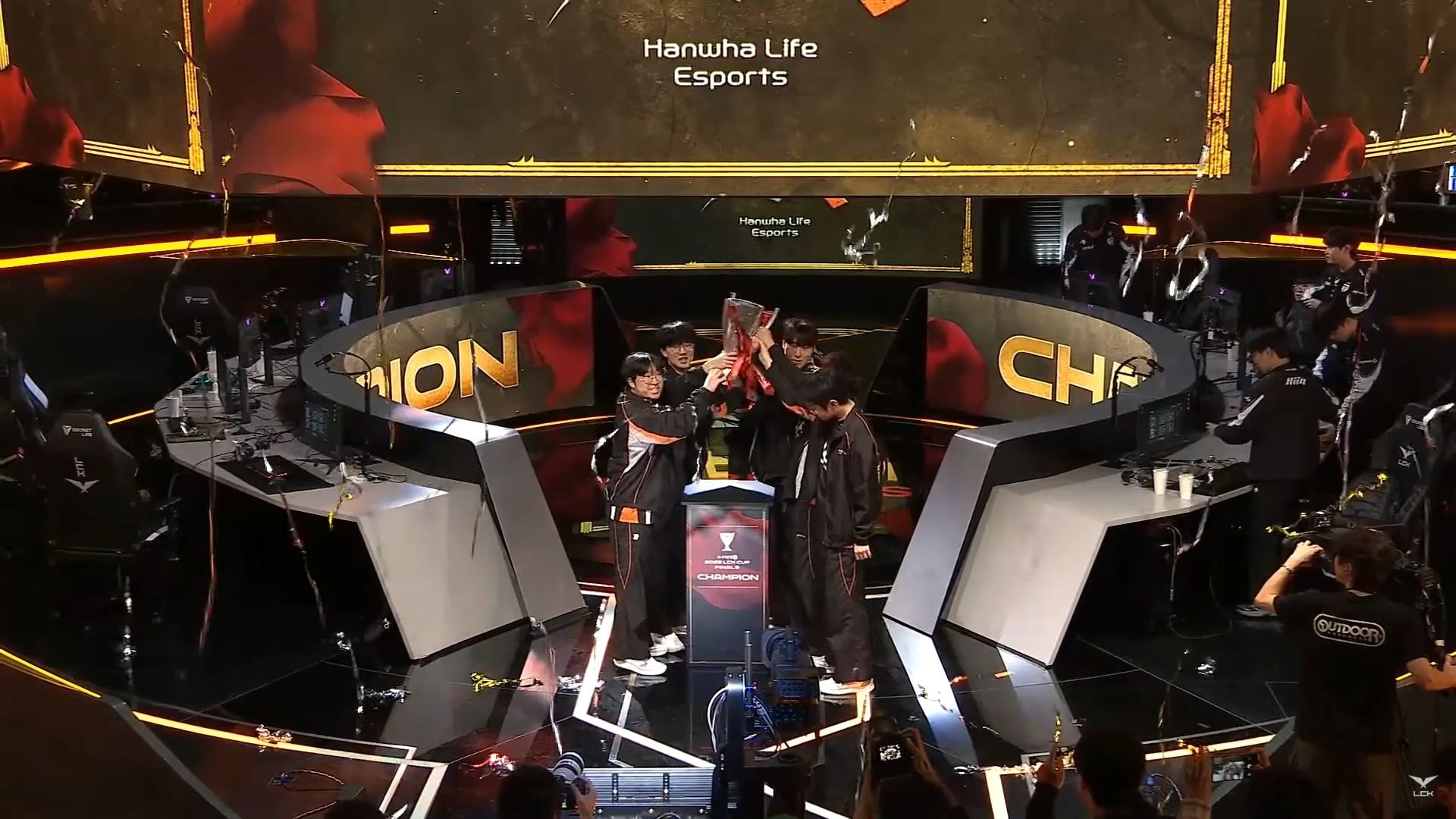 FPX血洗BRO,Peanut线上压制力十足鏖战多局八强赛,引爆全场热议 FPX血洗BRO,Peanut线上压制力十足鏖战多局八强赛,引爆全场热议